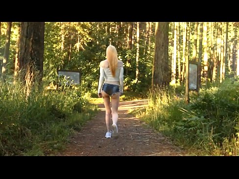 ❤️ Smuk kvinde bevæger sig langsomt, ikke nøgen video ❤️❌ Porno fb at da.28films.ru ❌
